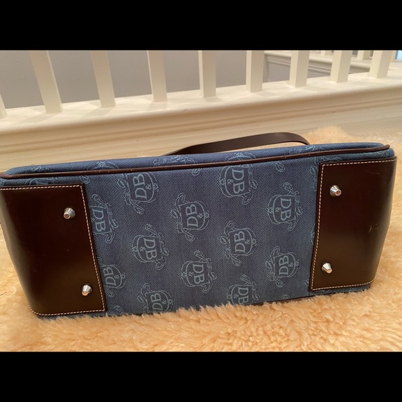 Dooney & Bourke large bag great travel - Picture 7 of 8